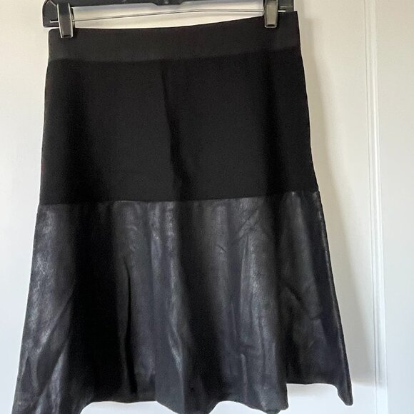 Cabi "Owens" Mini Skirt (style 548) - Size M (NWT) - Picture 1 of 5